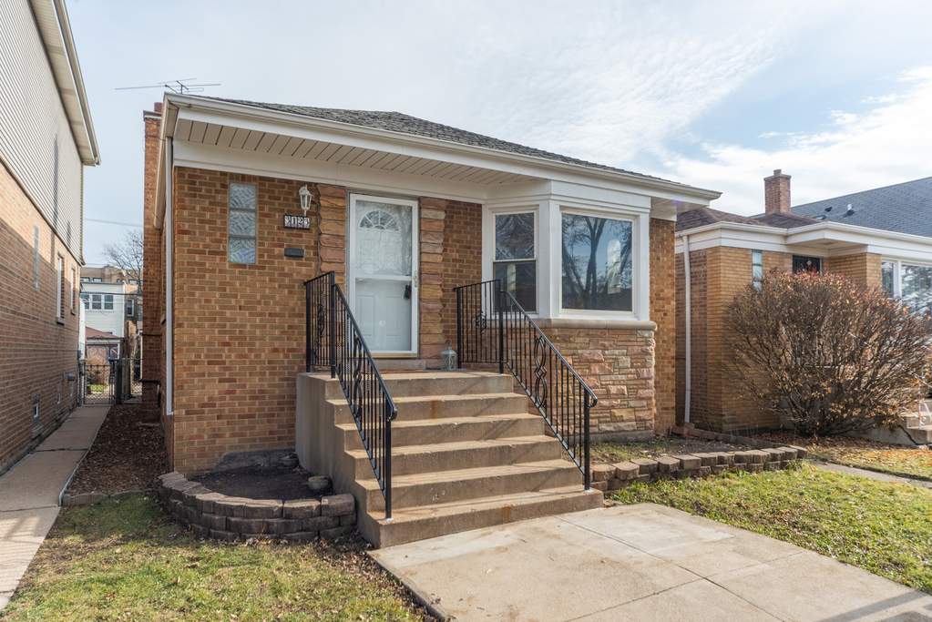 3123 N Austin Ave