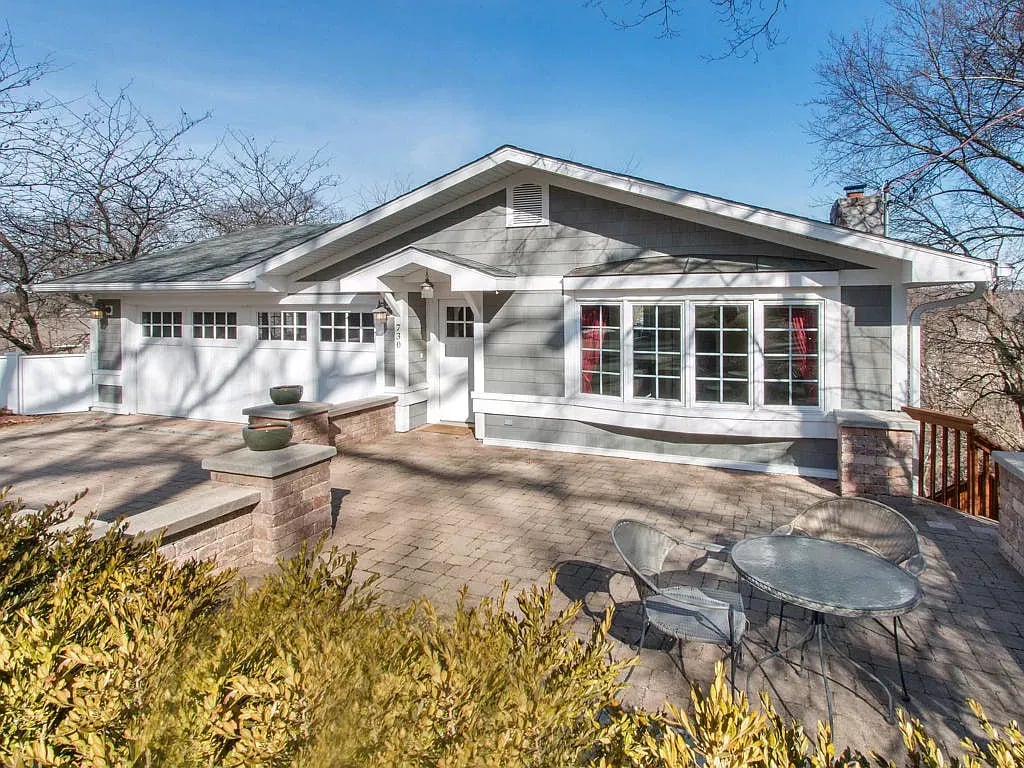 730 Arrowhead Dr