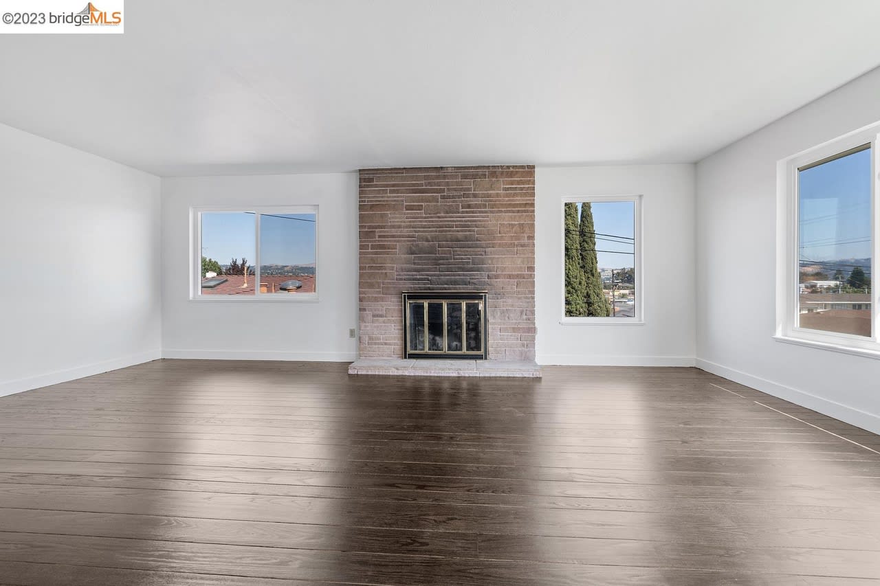 2454 San Carlos Ave