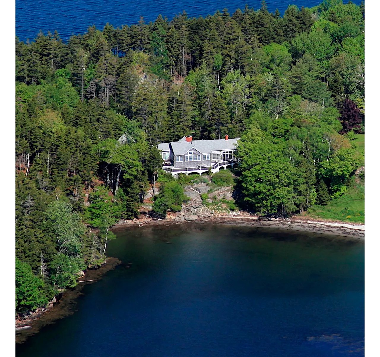 Seaglass Cottage – A Maine Waterfront Retreat