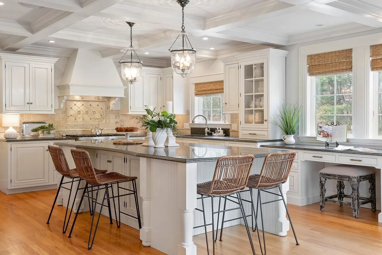 Maine Homes with Gourmet Kitchens Perfect for Hosting Thanksgiving