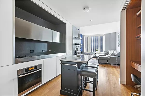 15 William St Unit: 41C