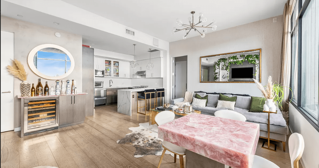 160 West Street Unit: PHD