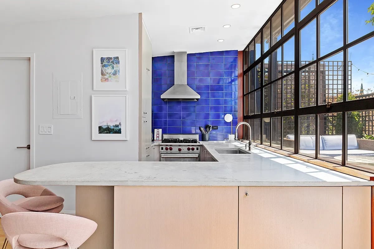 142 W 11TH ST