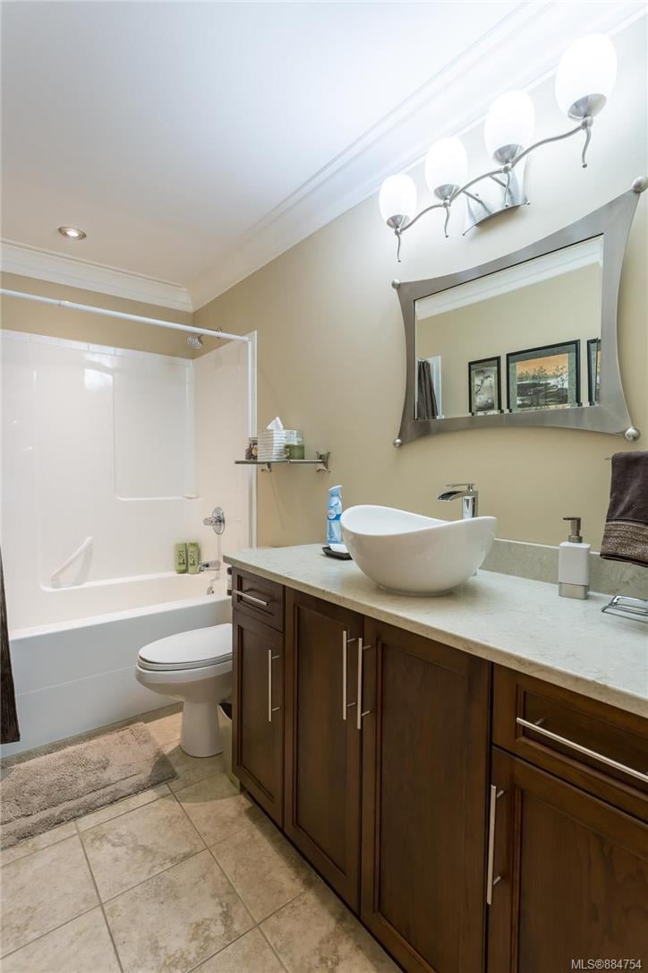 303-5332 Sayward Hill Cres