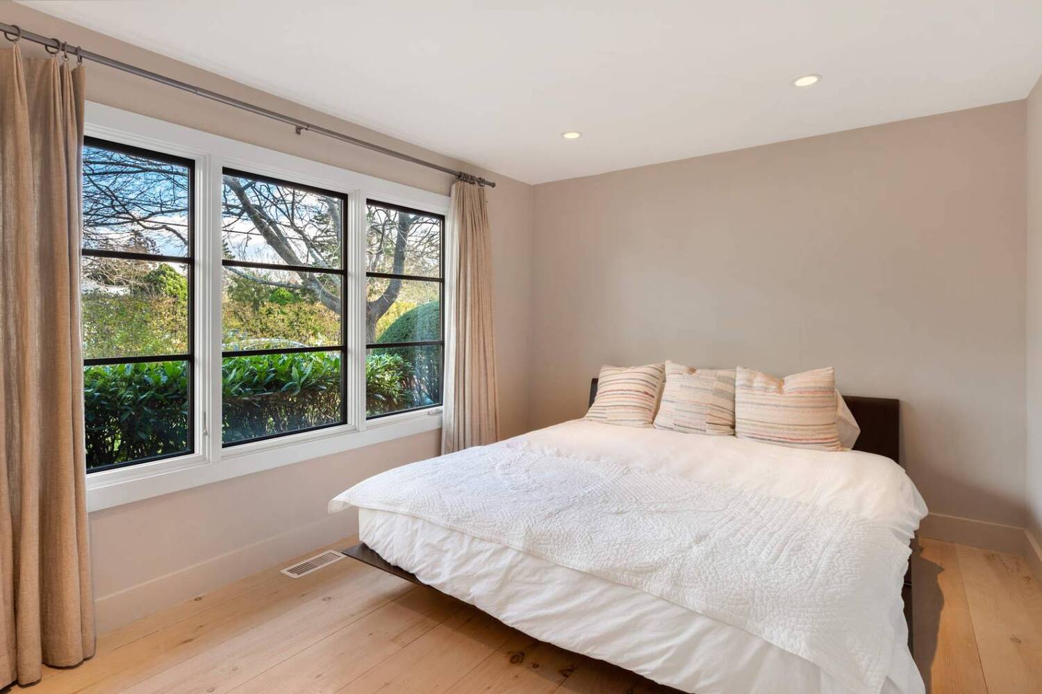 25 Sunset Dr
