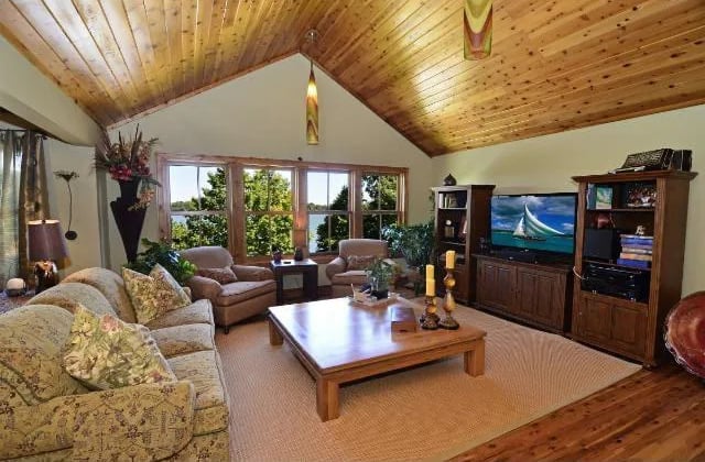 4020 Lotus Dr