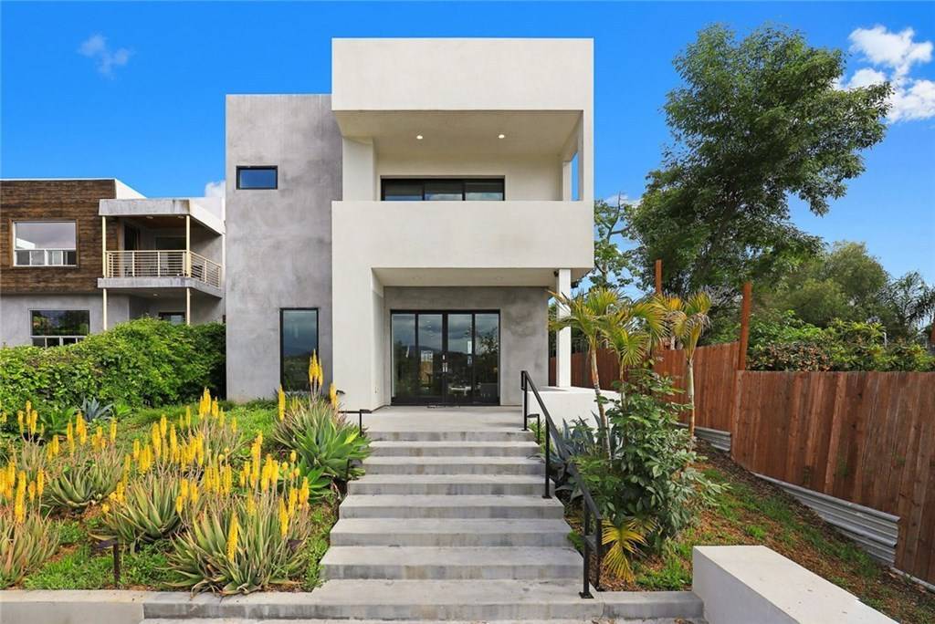 3406 The Paseo