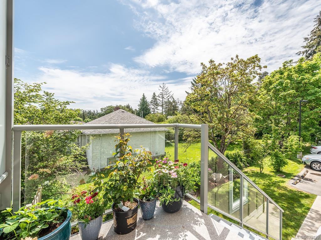 17-235 Island Hwy