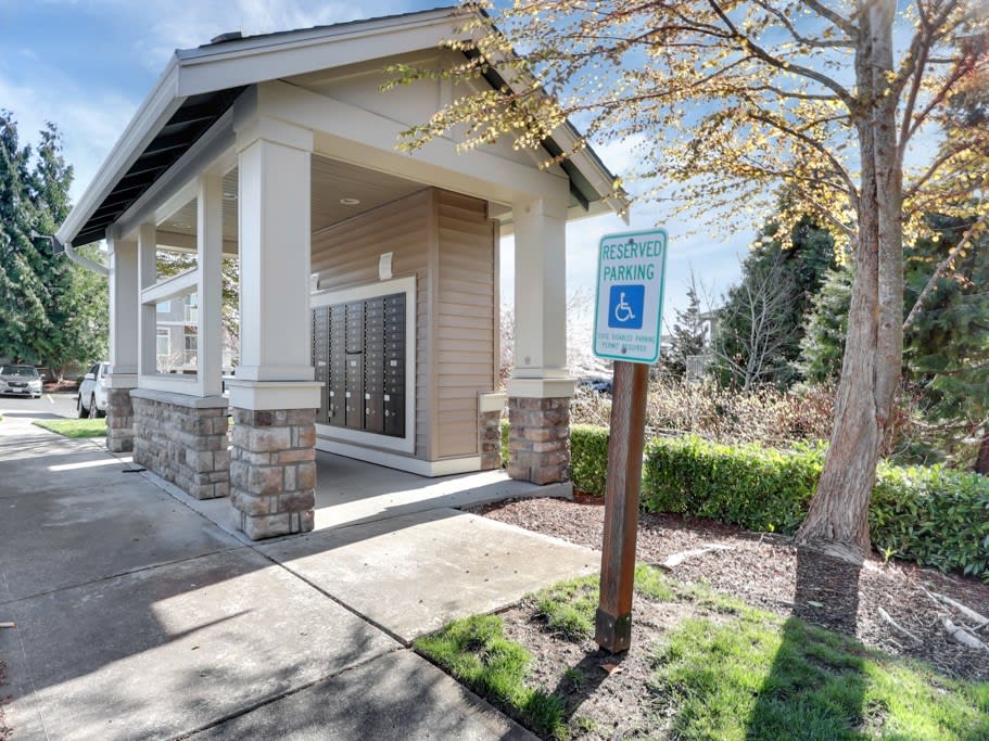 6127 Isaac SE  Avenue, Unit F