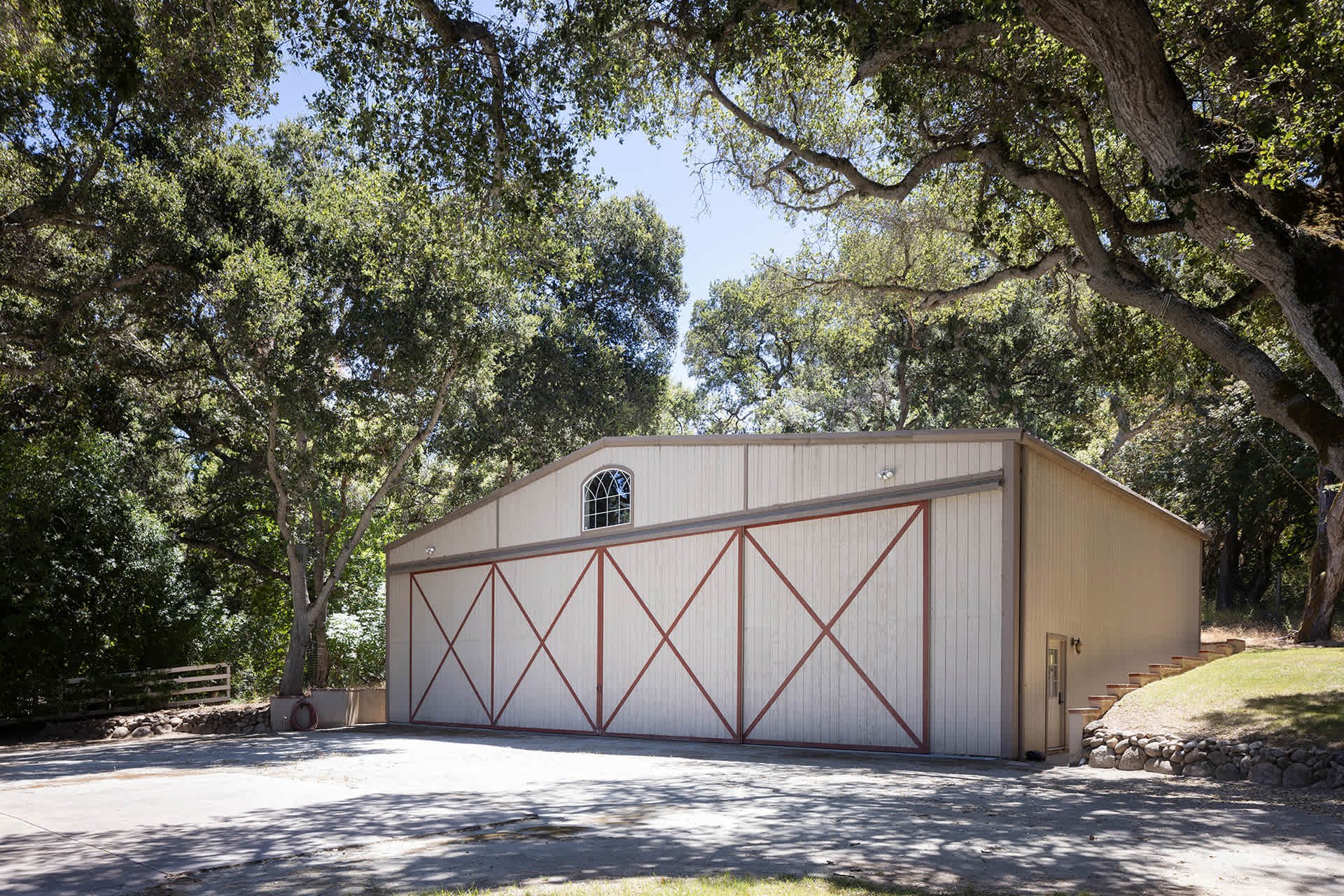 Stunning Equestrian Estate - 6 Sleepy Hollow Dr