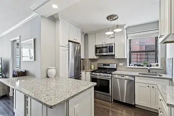 301 East 63rd Street Unit: 6J