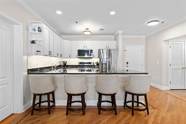 325 Willow Ave #4B