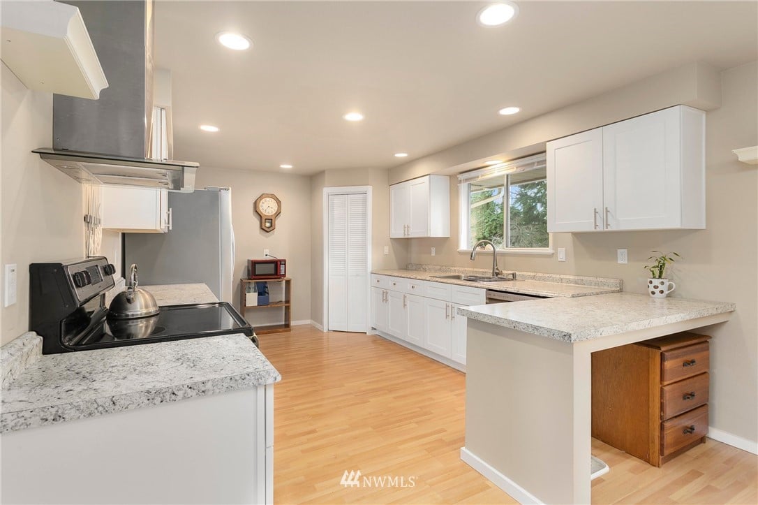 214 77th Pl