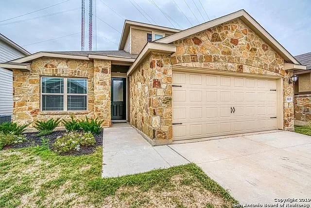8819 Straight Oaks