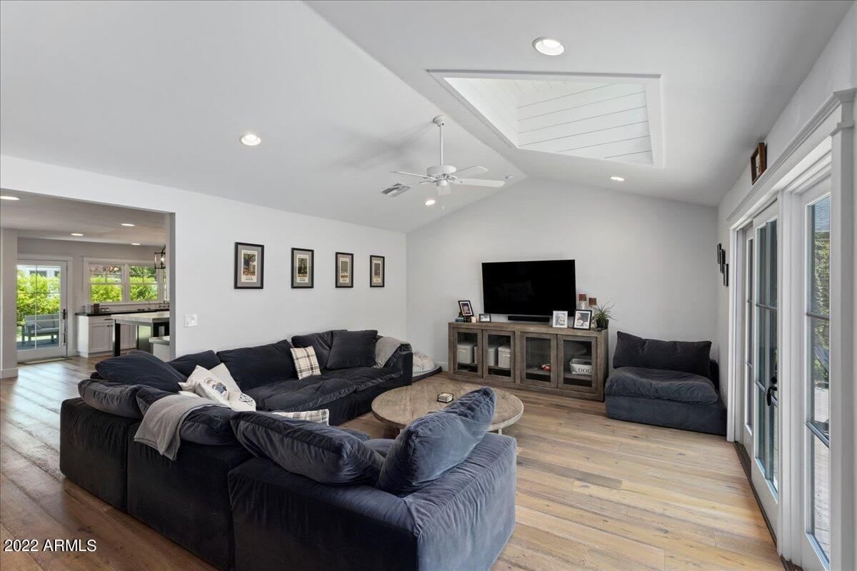 6302 E CALLE DEL PAISANO DR