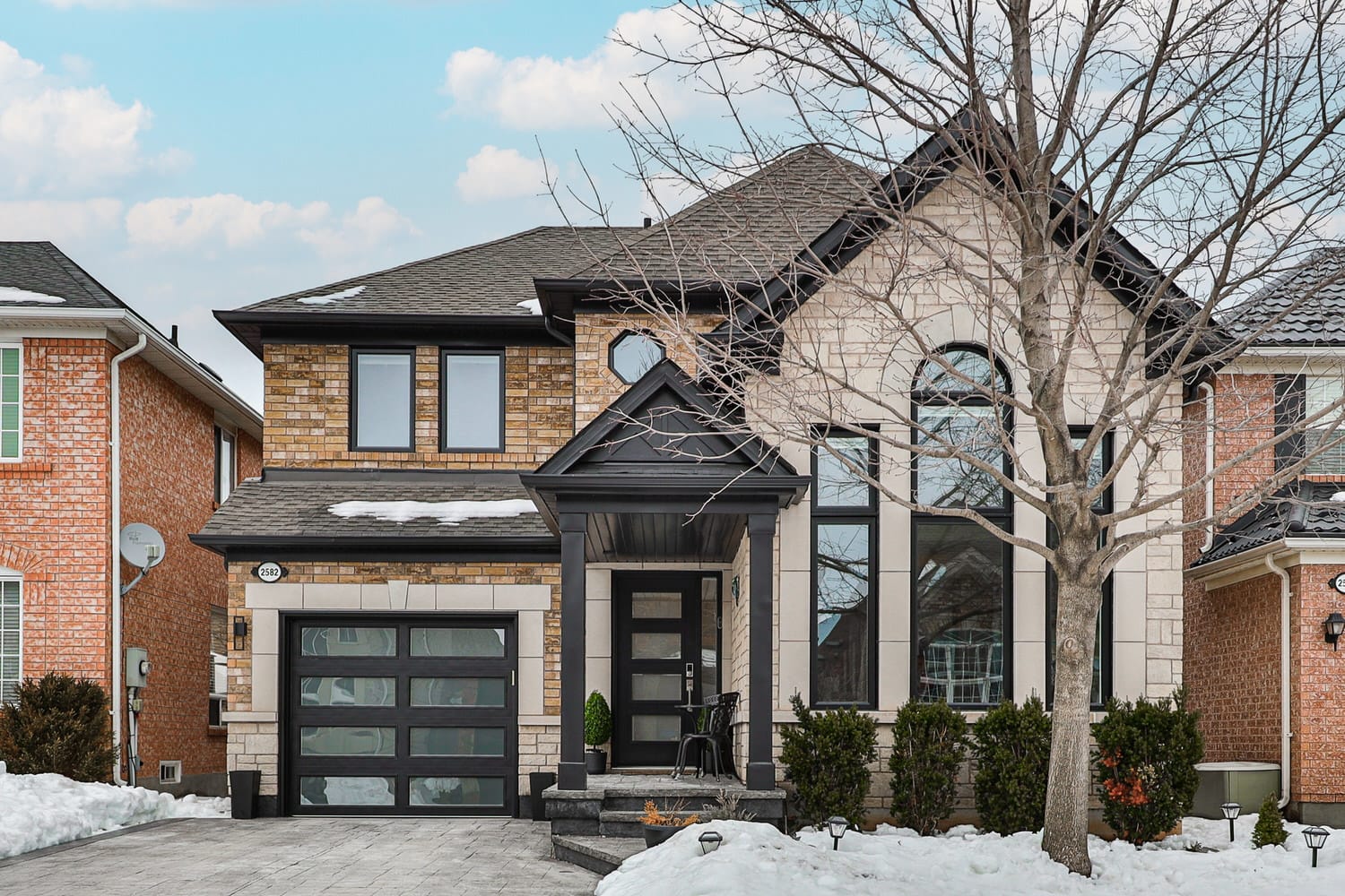 2582 FALKLAND Crescent, Oakville