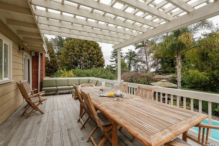 390 Corte Madera Avenue
