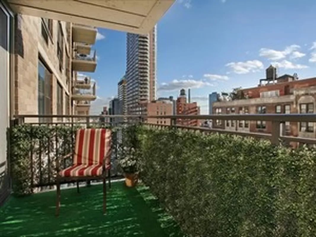 301 East 79th Street Unit: 17N