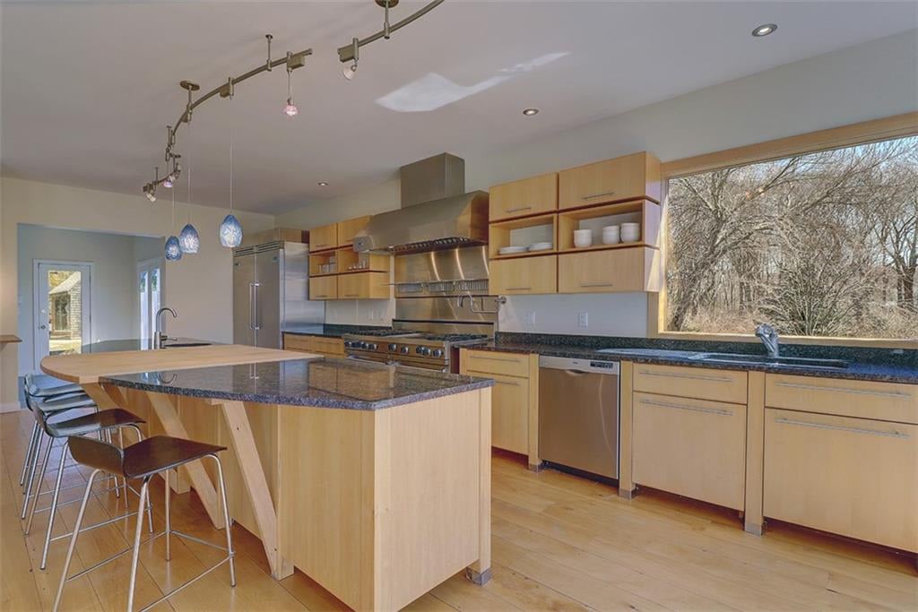183 NARRAGANSETT AVE