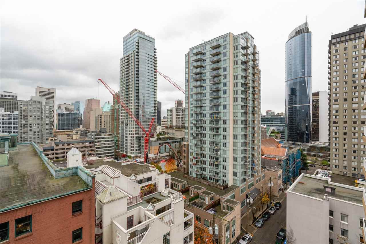 1207-1075 Comox St