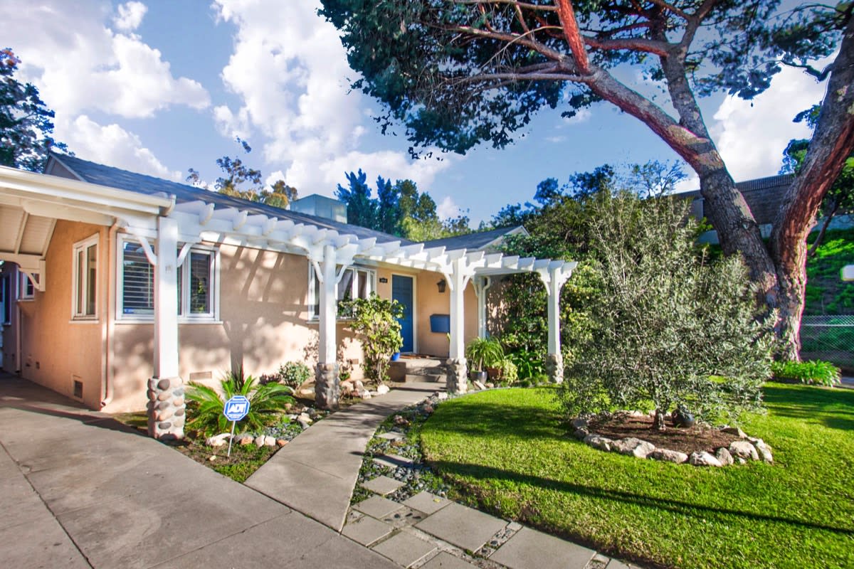 4546 Willowcrest Ave, Toluca Lake, CA