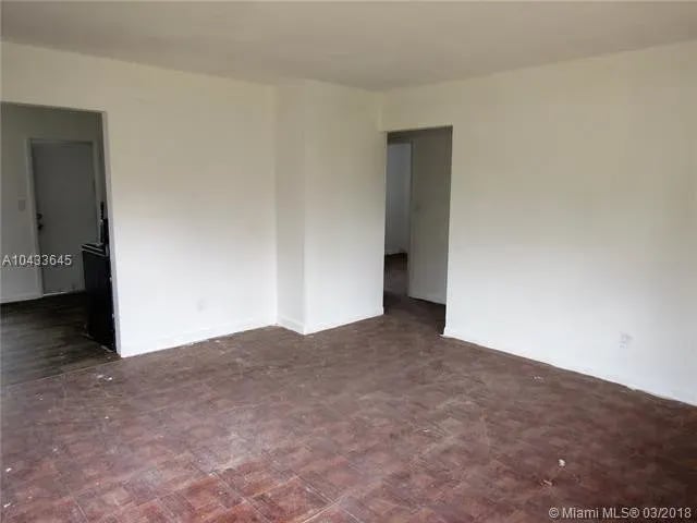 18 SW 10th St