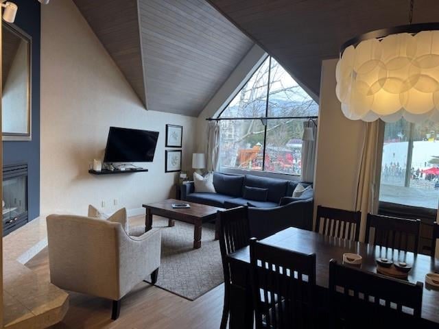 905WK31-4293 Mountain Square