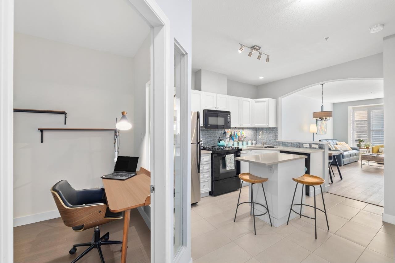 210-2175 Salal Dr