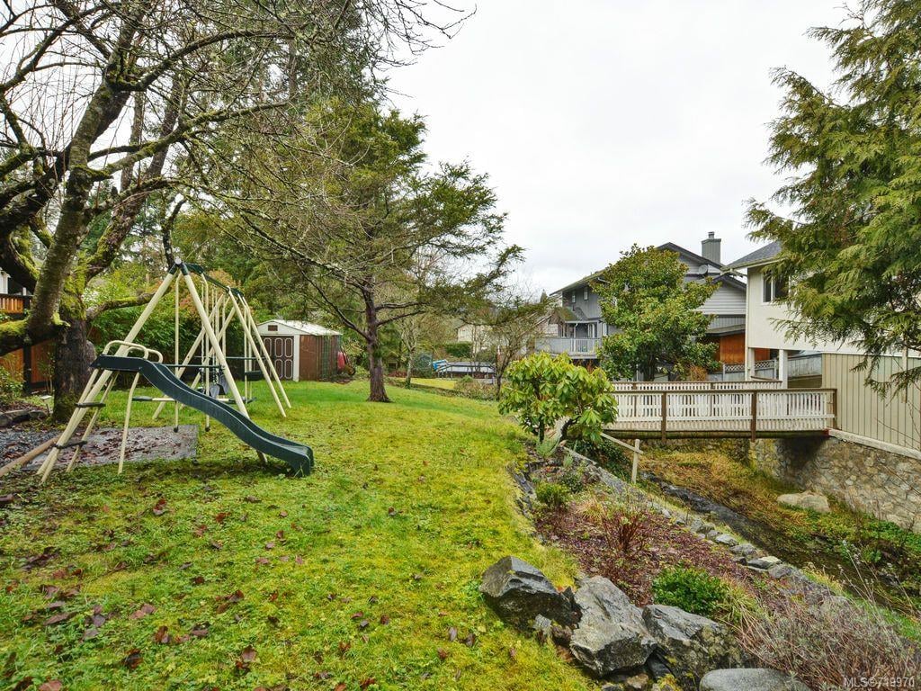 955 Sluggett Rd