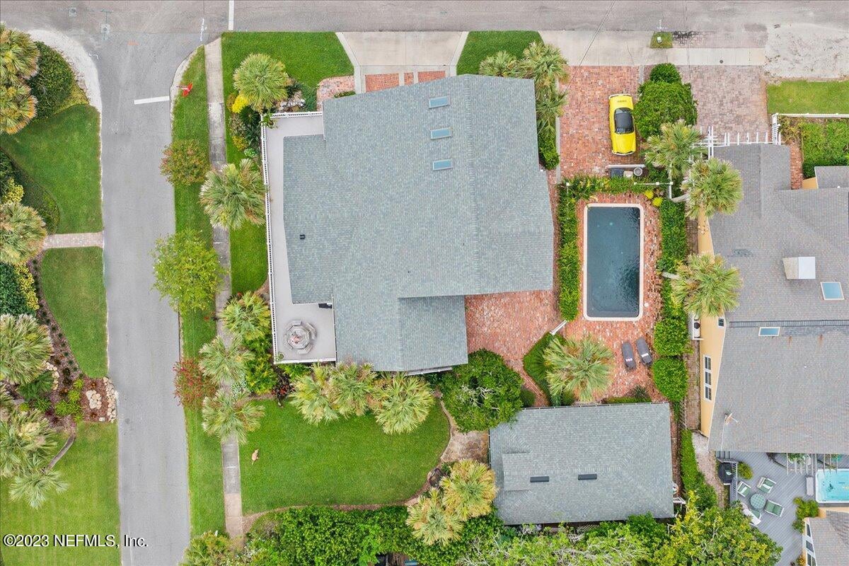 1296 BEACH Avenue