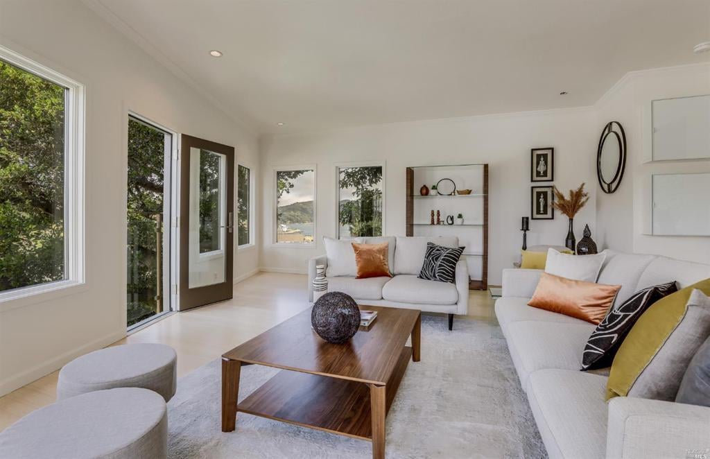 Corinthian Island Contemporary