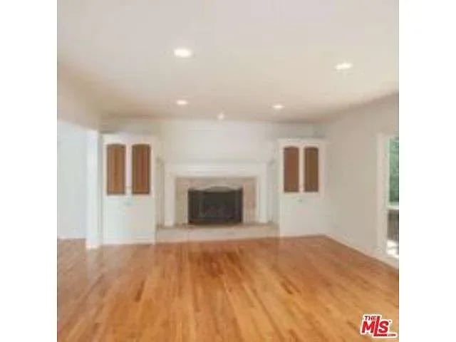 180 Surfview Dr