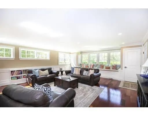 4 Eagle Nest Rd