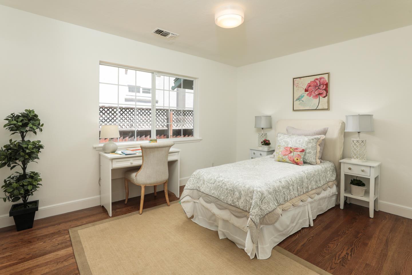 546 9th Ave