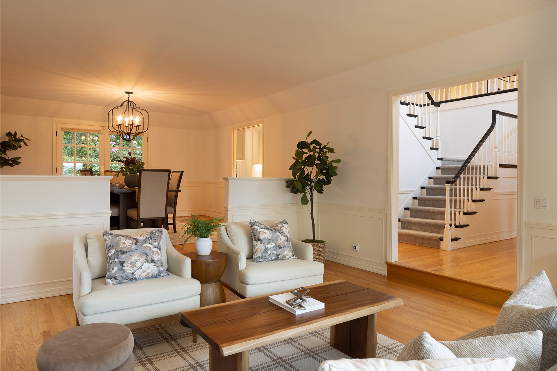 Spacious Monterey Haven - 450 Dry Creek Road