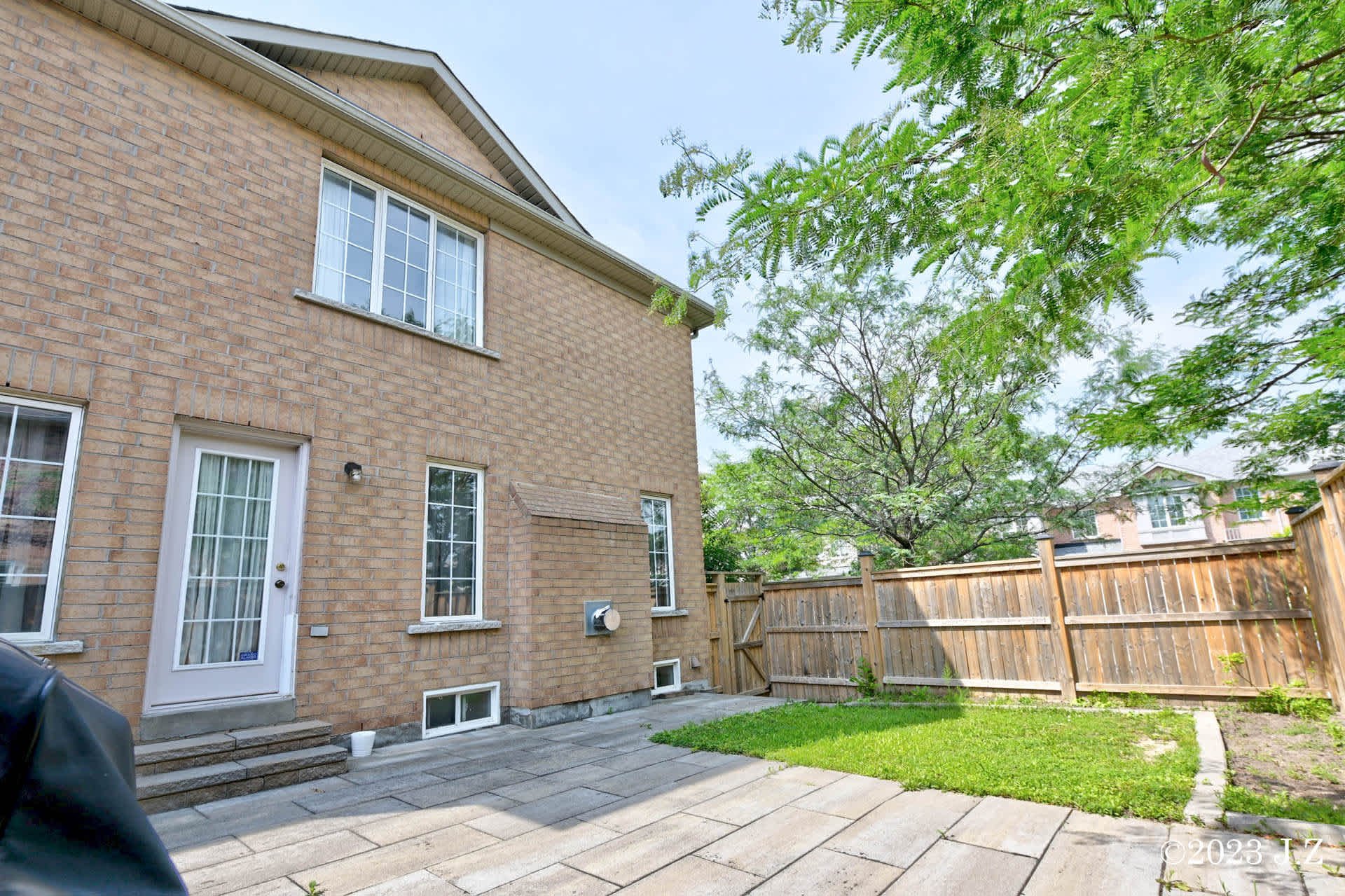 2 Waterton Cres