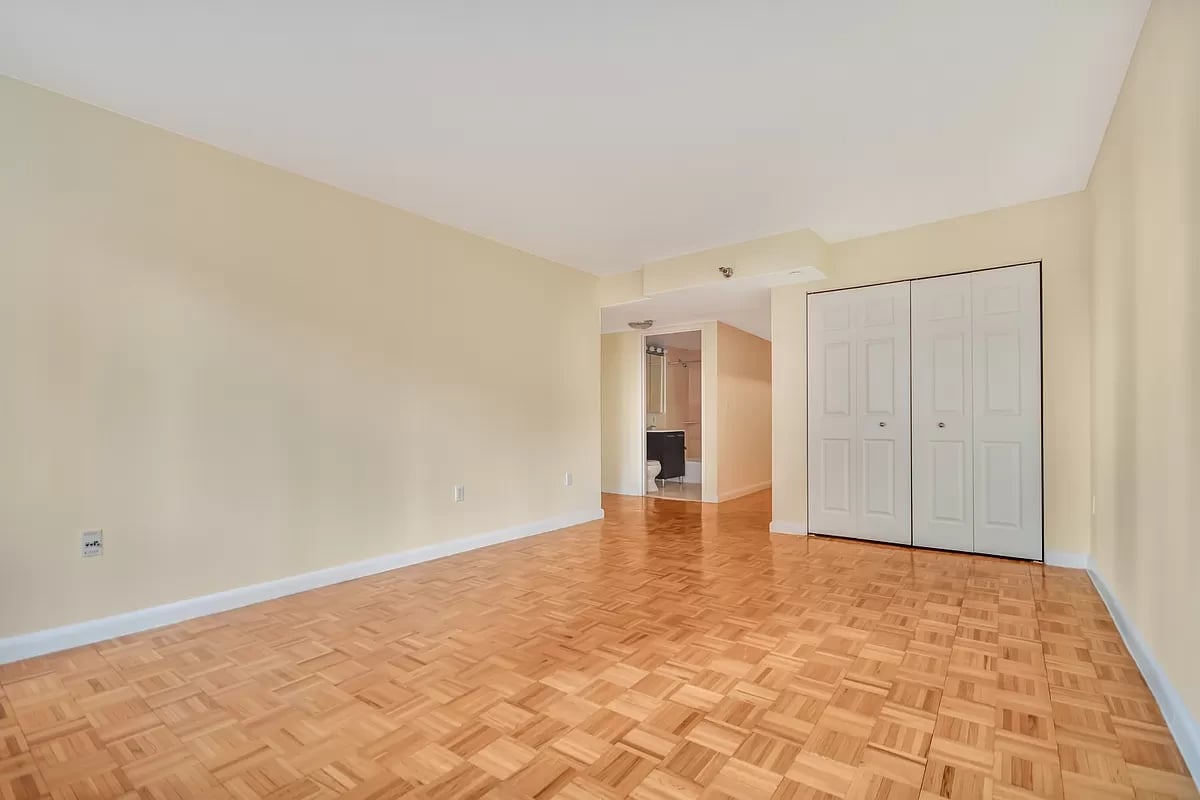 308 E 38th, #11C