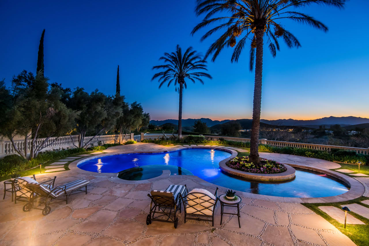 1233 Woodland Grove Ct, Calabasas Real Estate