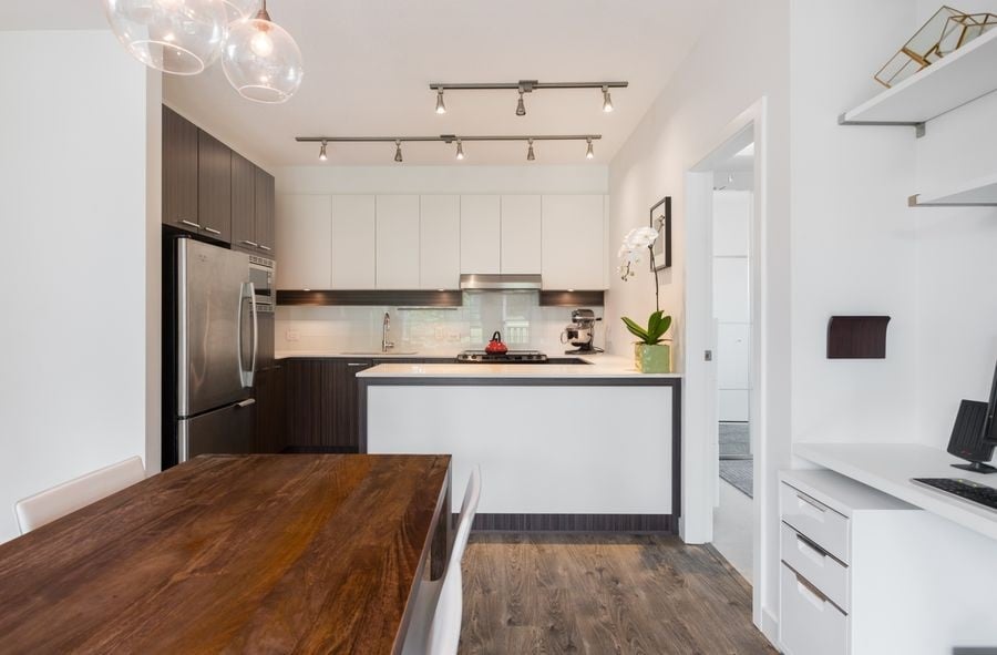 209-555 Foster Ave