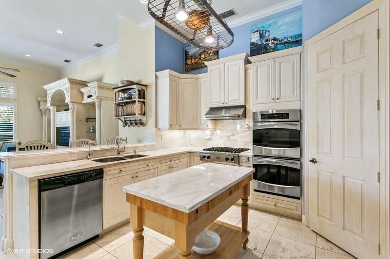10141 Heronwood Ln