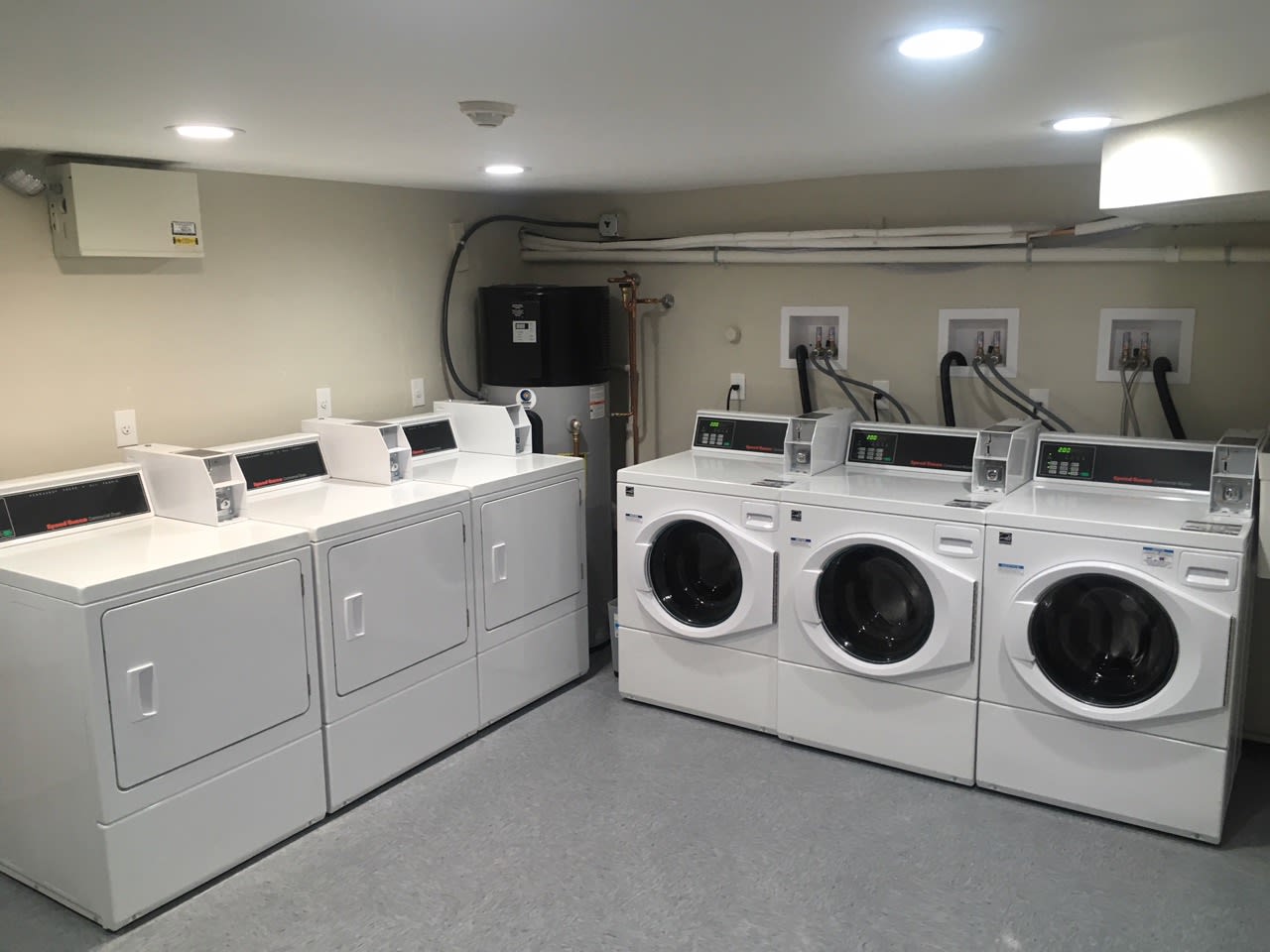 Columbus Ave. @ Worcester Street - SUNNY fourth floor 1 bed - Single Occupant Only - Common Laundry and ductless Air Conidtioning! September! 