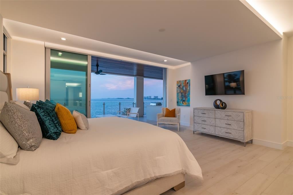 4750 Ocean Blvd, #202