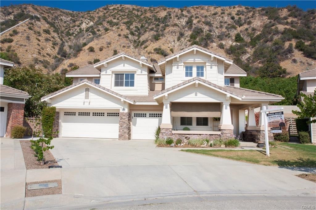 1776 Ridge View Dr
