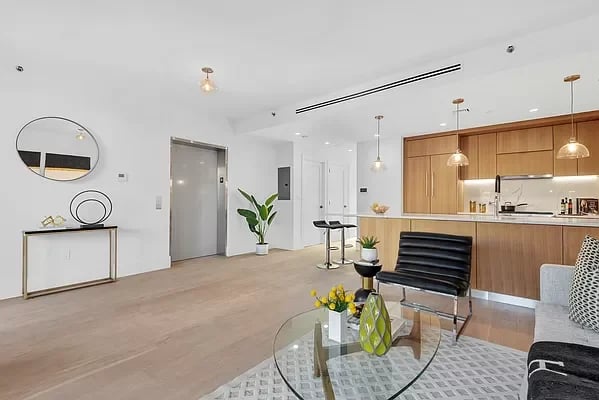 532 LORIMER Street Unit: 4B