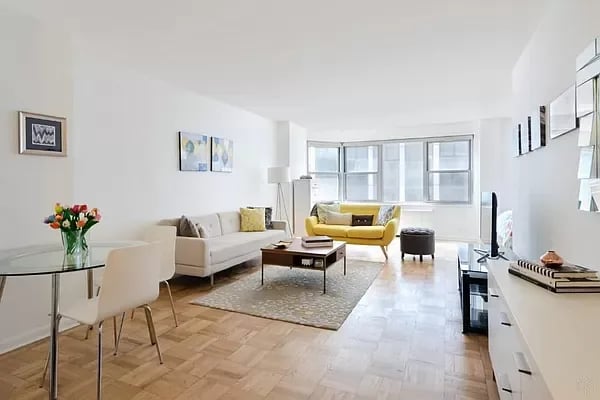 77 West 55th Street Unit: 15C