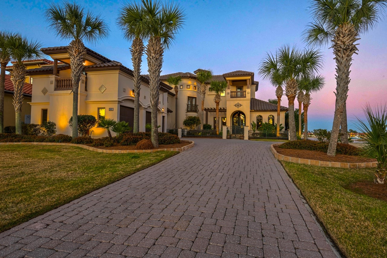 5236 Finisterre Drive