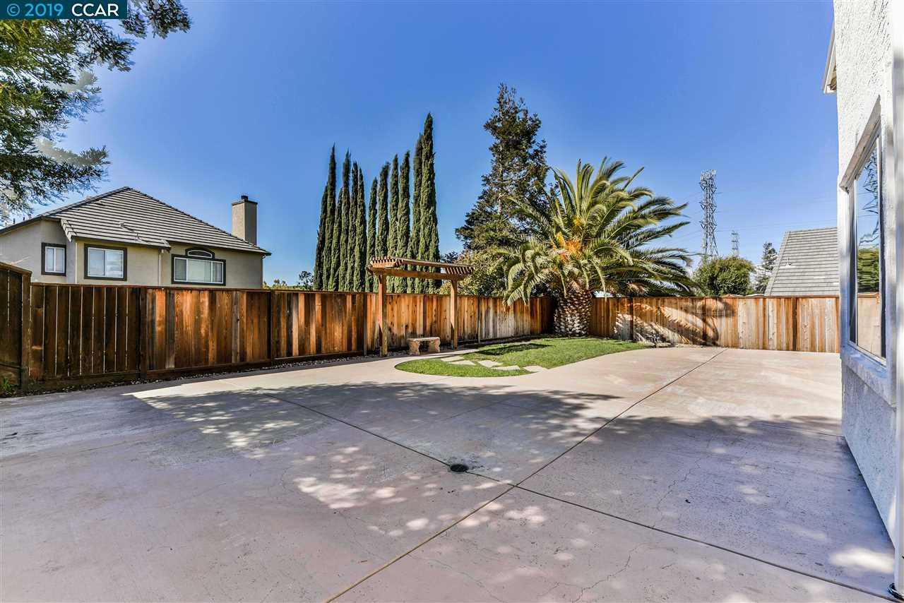 2317 Woodhill Dr