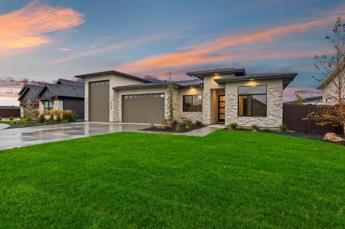 Modern Craftsman at the Base of the Star Foothills