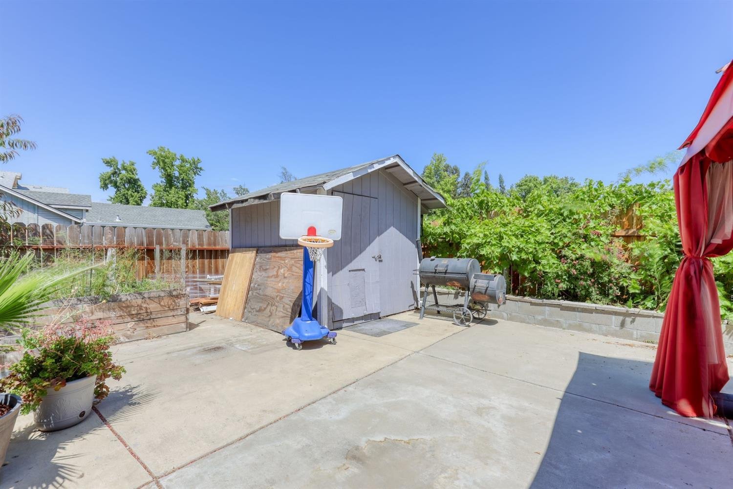 8572 Twin Trails Dr